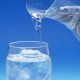 ¿Qué beneficios tiene beber agua en ayunas?